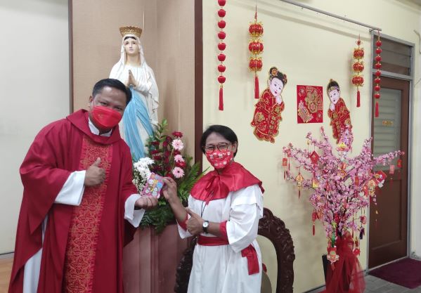 Ibu Nanik petugas Lektor mendapat anpao yg pertama----